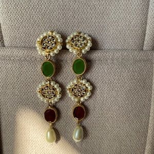 Emerald and ruby earrings with pearl details